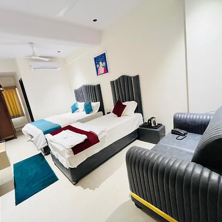 Hotel Royal Sky Morbi Buitenkant foto