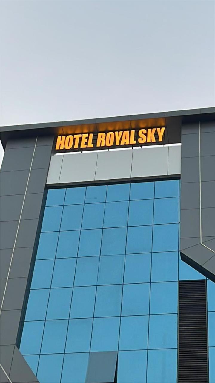 Hotel Royal Sky Morbi Buitenkant foto
