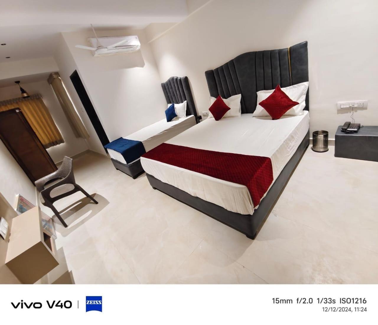 Hotel Royal Sky Morbi Buitenkant foto