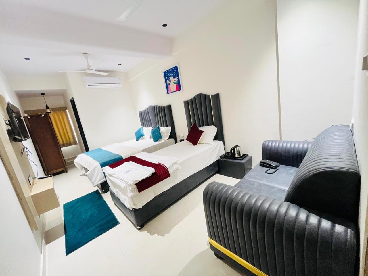 Hotel Royal Sky Morbi Buitenkant foto