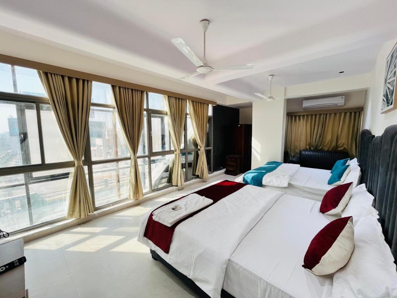 Hotel Royal Sky Morbi Buitenkant foto