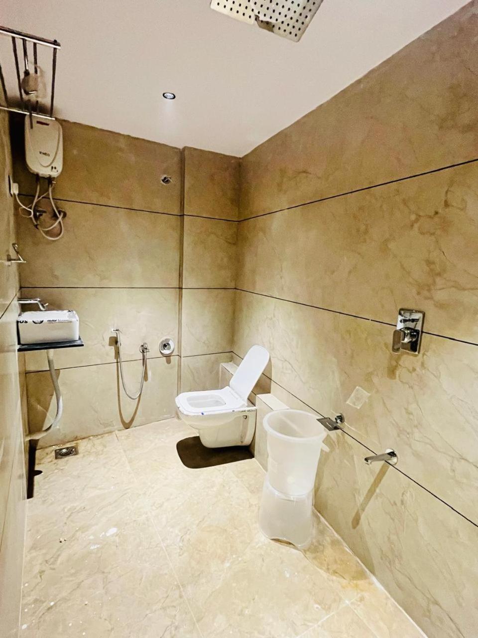 Hotel Royal Sky Morbi Buitenkant foto