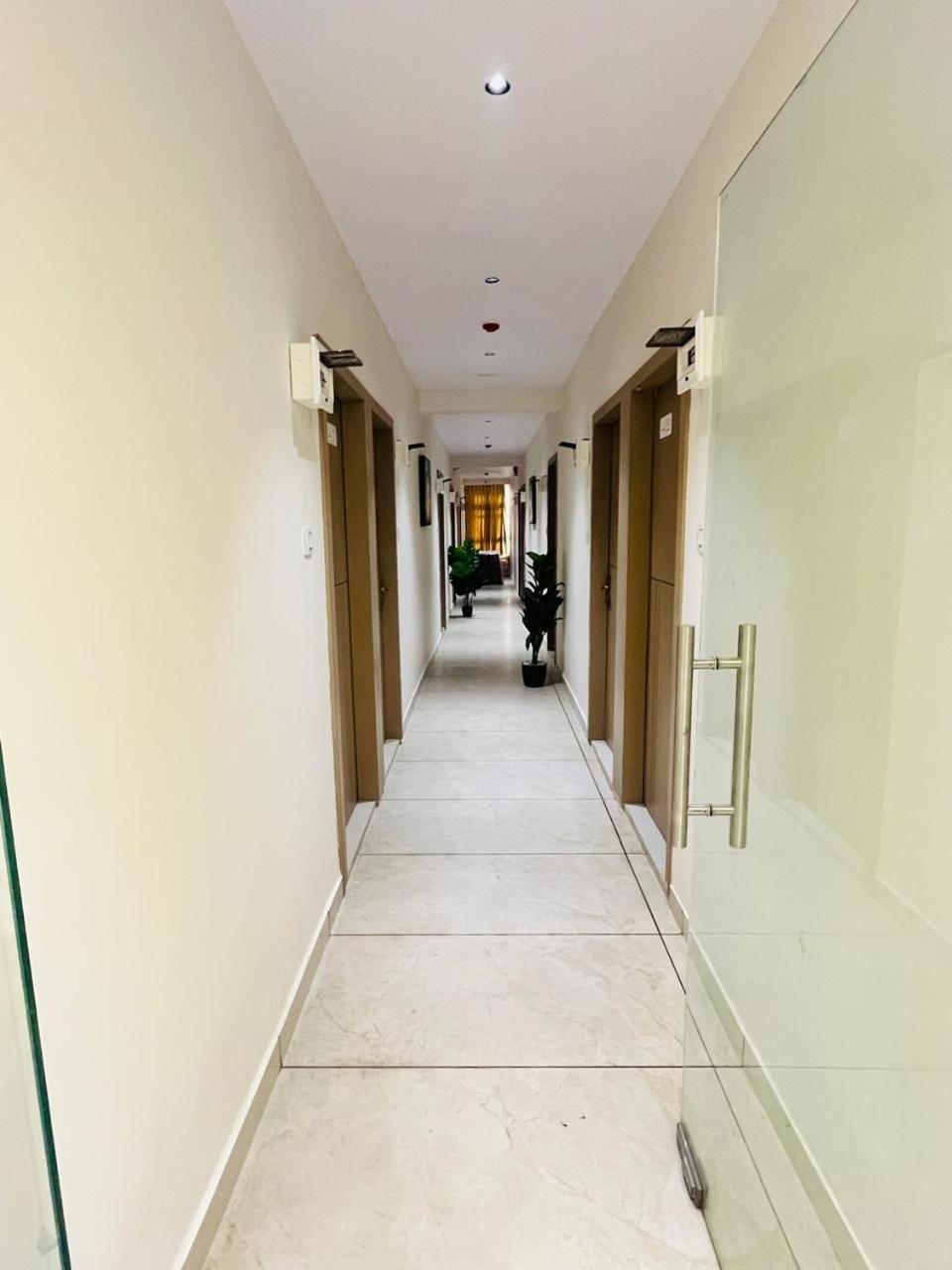 Hotel Royal Sky Morbi Buitenkant foto