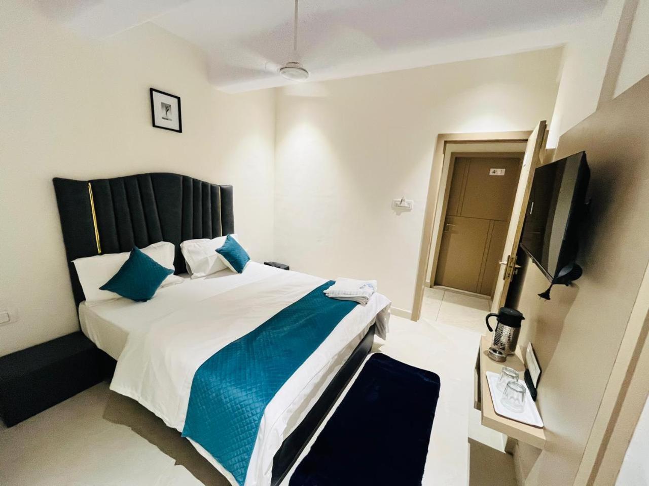 Hotel Royal Sky Morbi Buitenkant foto