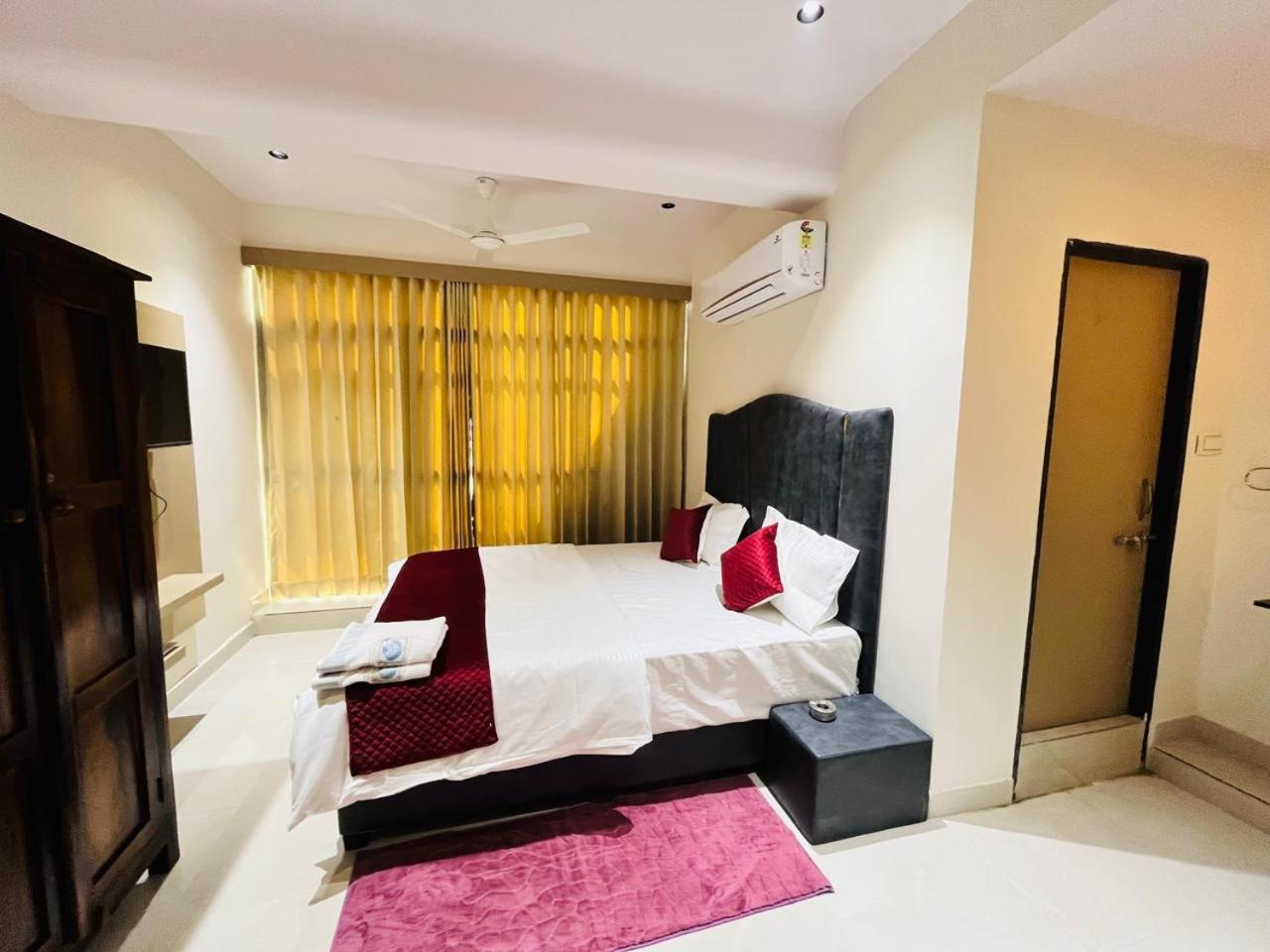 Hotel Royal Sky Morbi Buitenkant foto