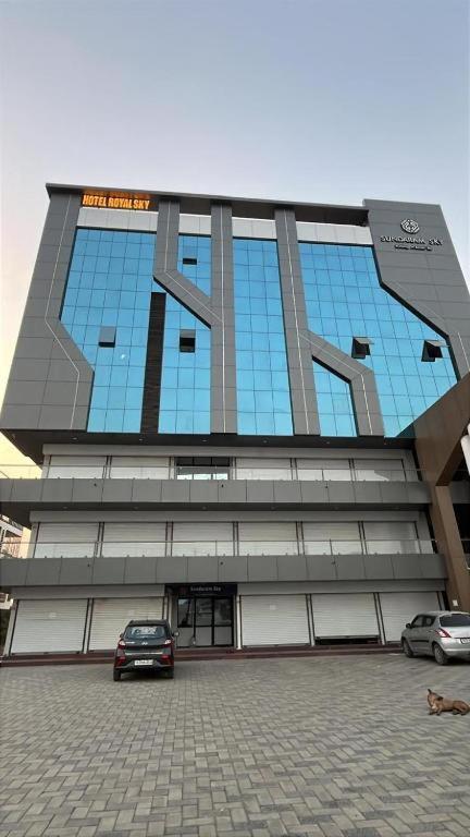 Hotel Royal Sky Morbi Buitenkant foto