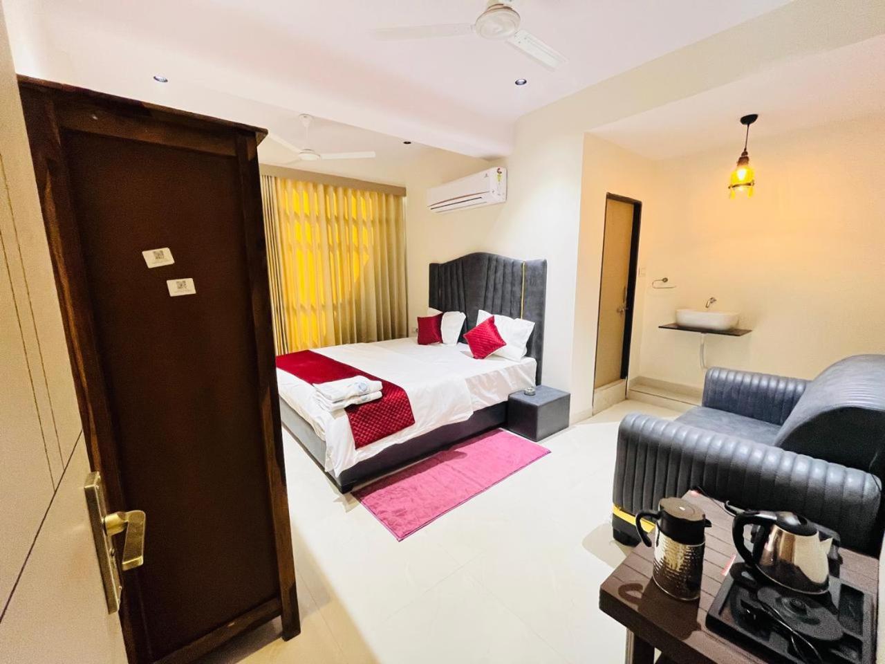 Hotel Royal Sky Morbi Buitenkant foto