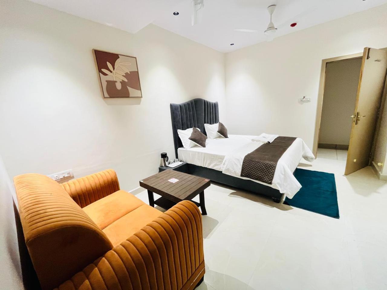 Hotel Royal Sky Morbi Buitenkant foto